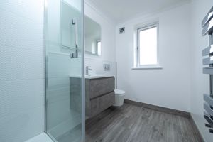 Shower room- click for photo gallery
